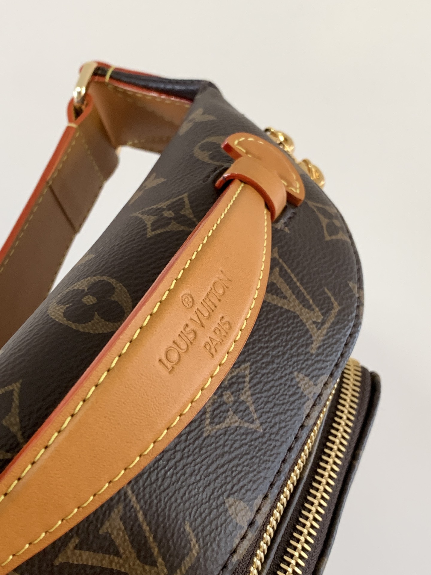 [TOP] Louis Vuitton LV Monogram Shadow Rush Bag 30x15x8cm - Brown