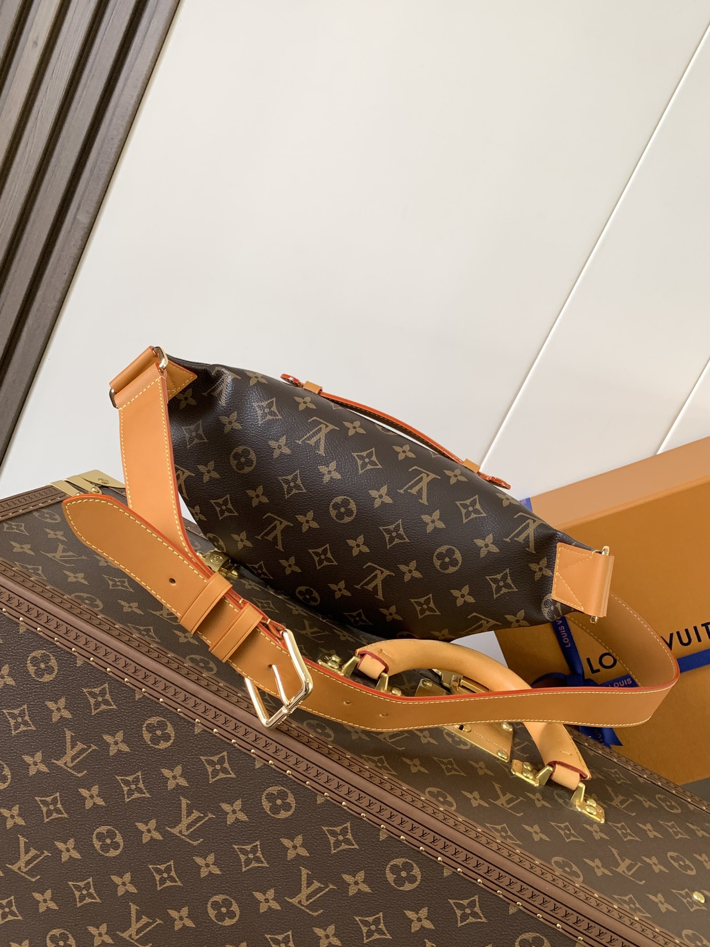[TOP] Louis Vuitton LV Monogram Shadow Rush Bag 30x15x8cm - Brown