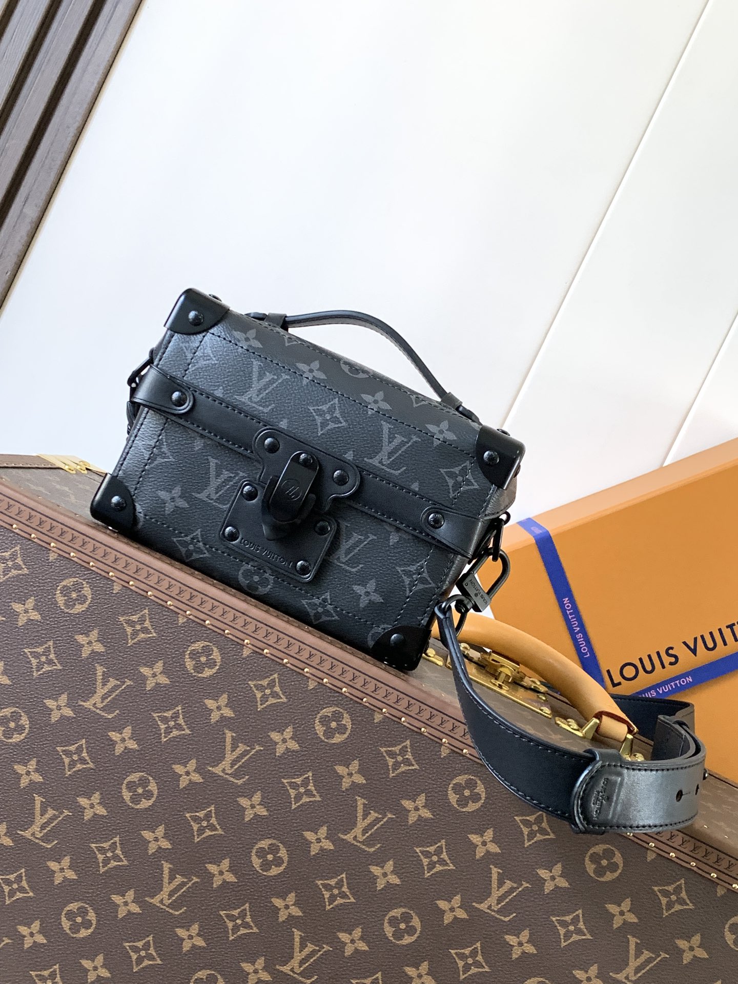 [TOP] Louis Vuitton LV  Soul Trunk Handbag 19x15x7cm - Black