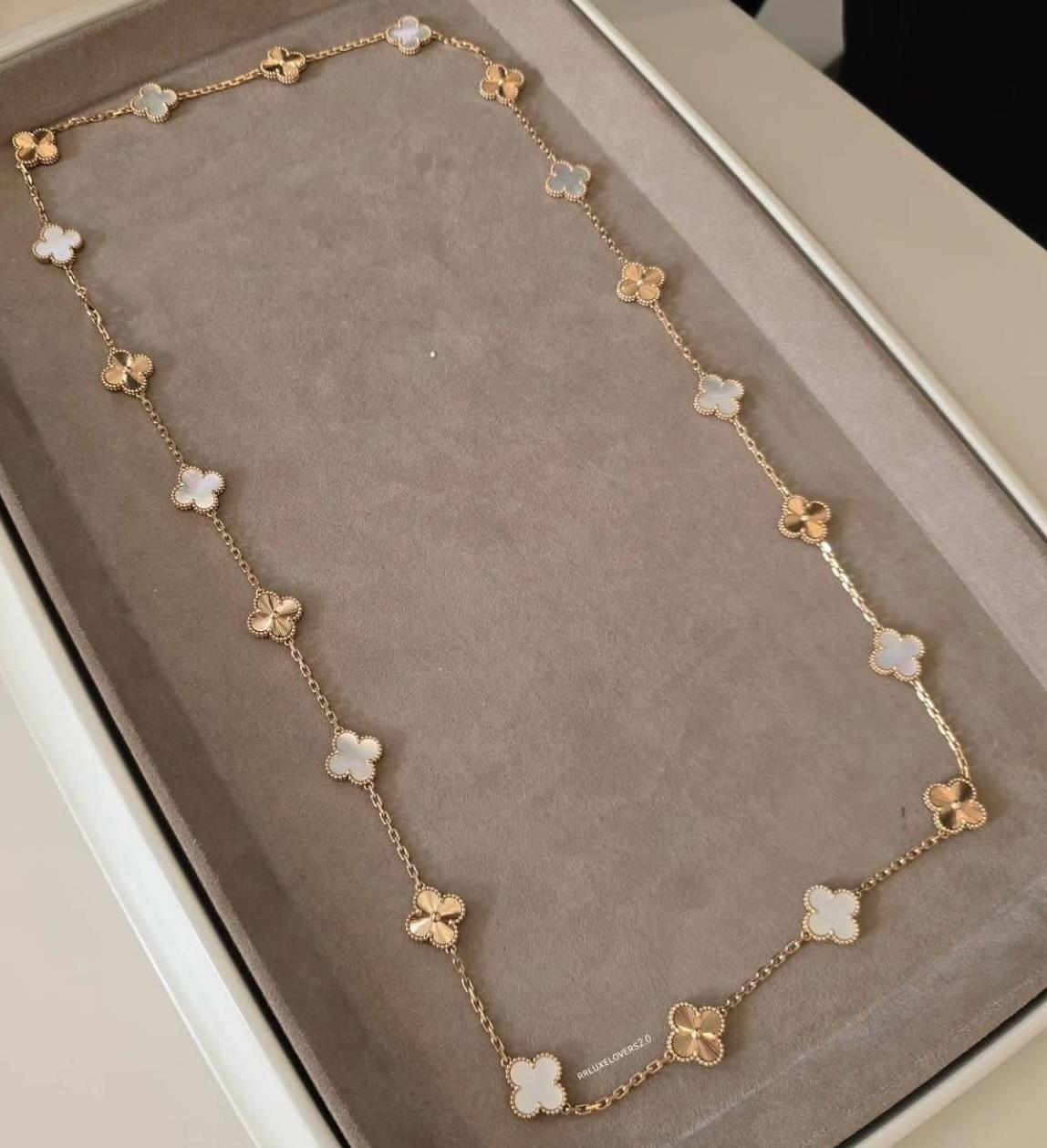[TOP] Van Cleef & Arpels Long Necklace with 20 Flowers - Gold and White