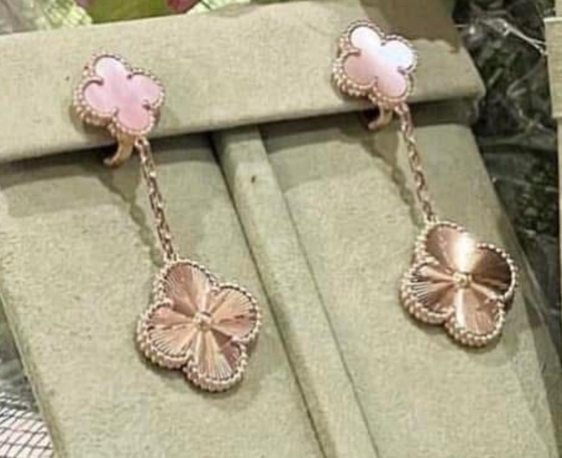 [TOP] Van Cleef & Arpels Earrings - Gold and White