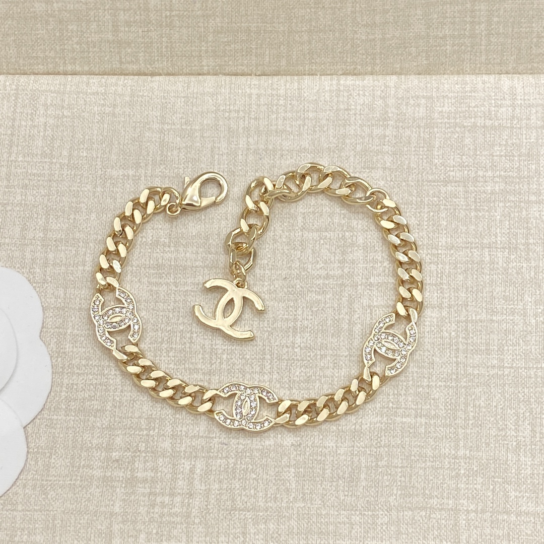 [TOP] CHANEL Necklace + Bracelet Set - Gold