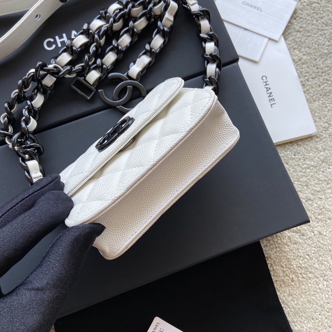 [TOP] CHANEL Fanny Pack Bag 12.5x9cm - White