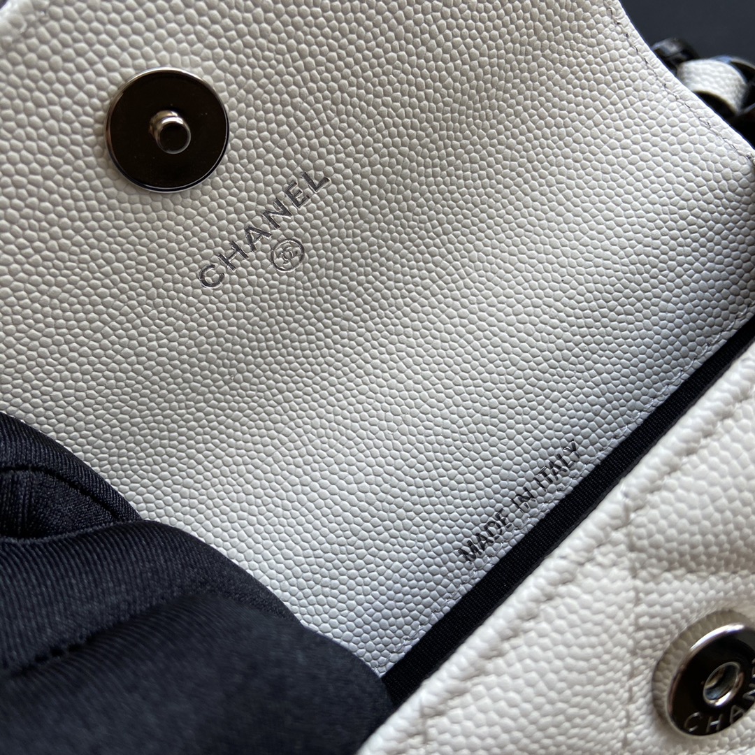 [TOP] CHANEL Fanny Pack Bag 12.5x9cm - White