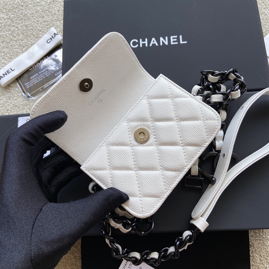 [TOP] CHANEL Fanny Pack Bag 12.5x9cm - White