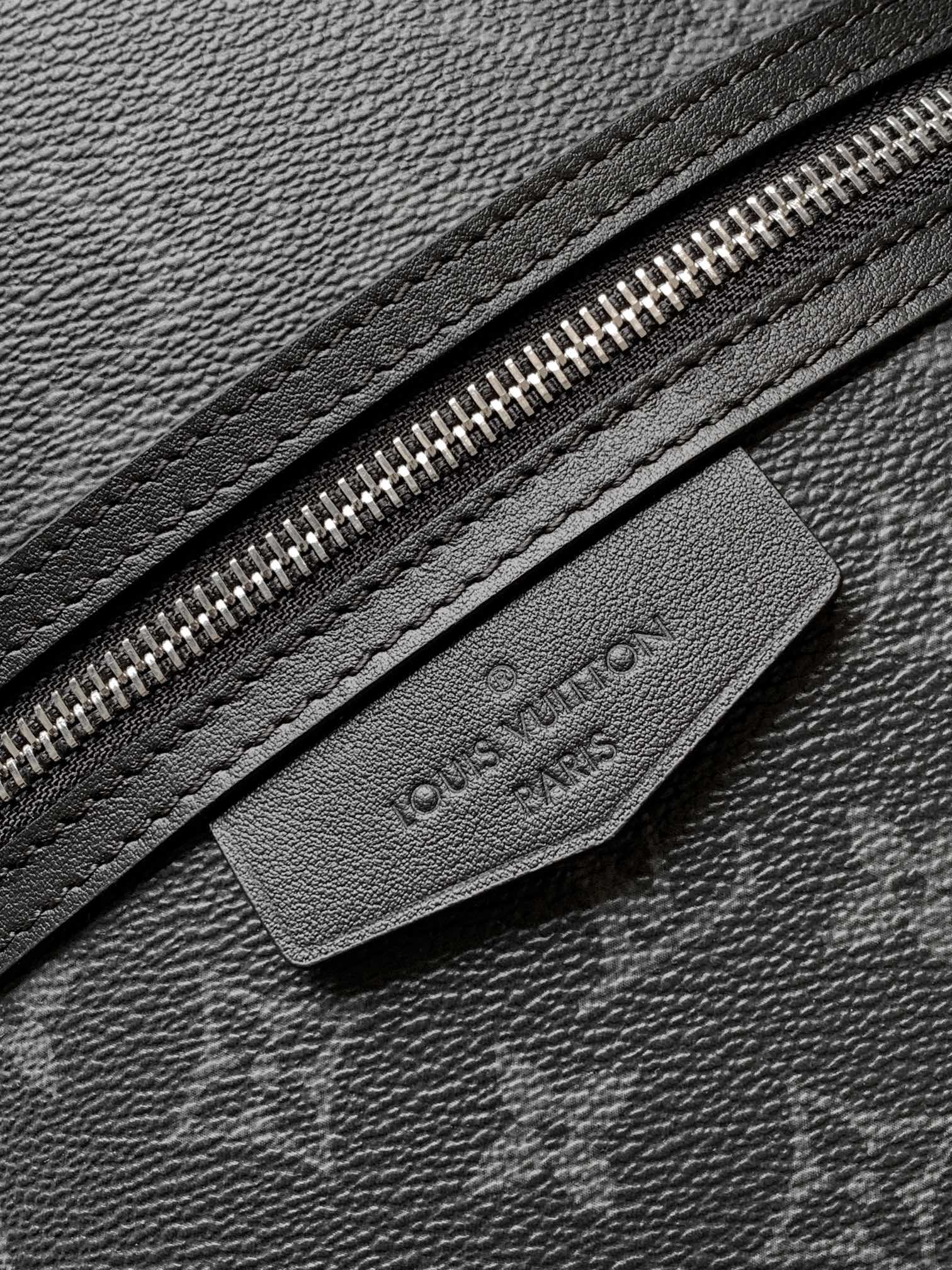 [TOP] Louis Vuitton LV Discovery Slim Backpack 38*13*28cm - Black