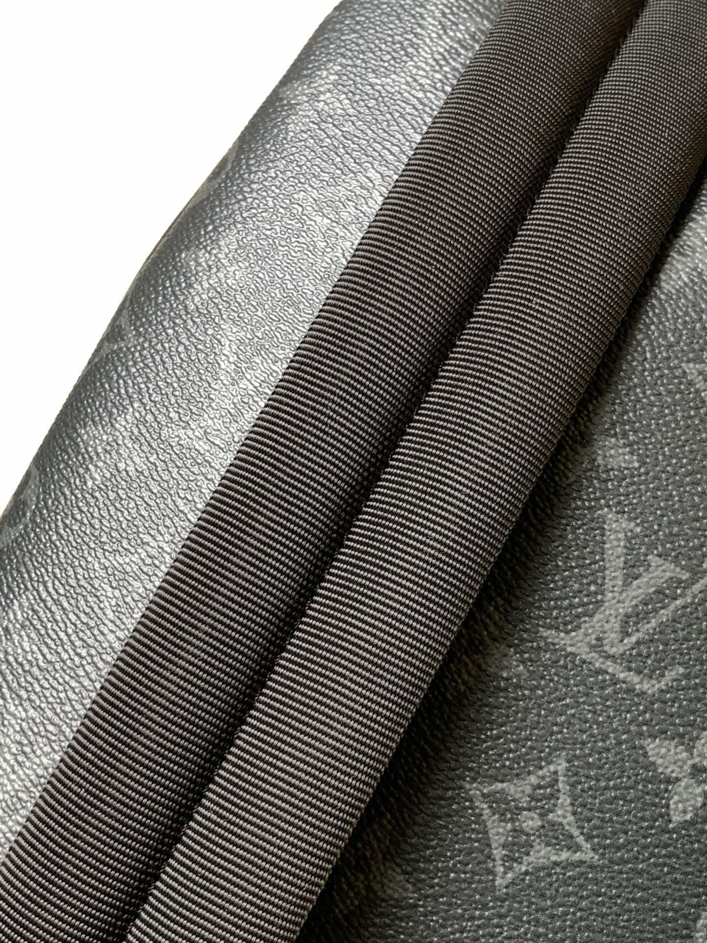 [TOP] Louis Vuitton LV Discovery Slim Backpack 38*13*28cm - Black