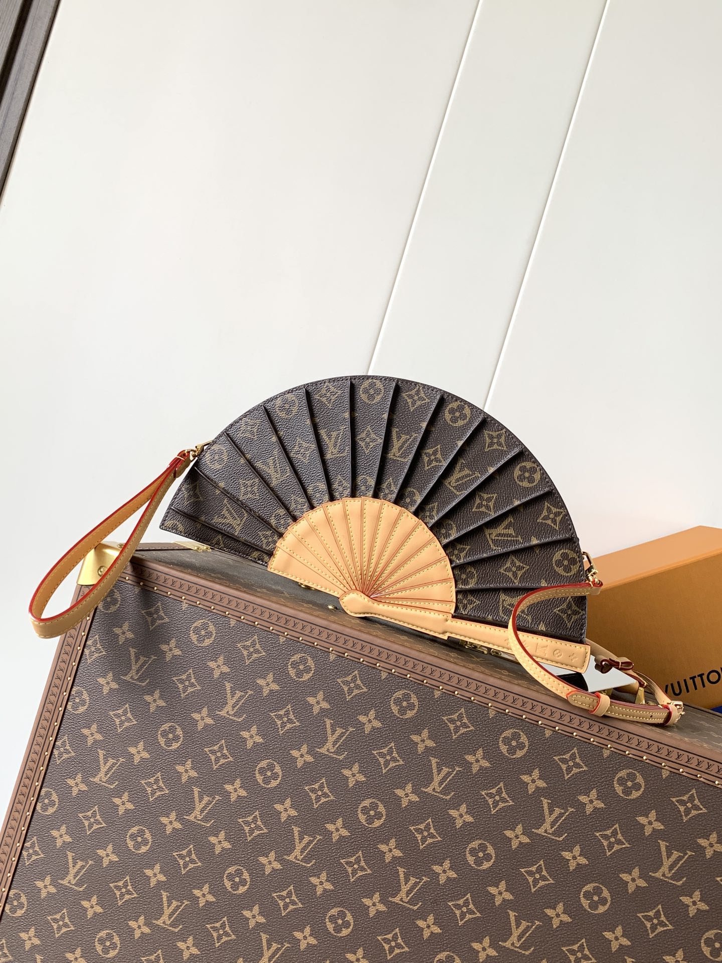 [TOP] Louis Vuitton LV Monogram Fan Handbag 19*6*37cm - Brown