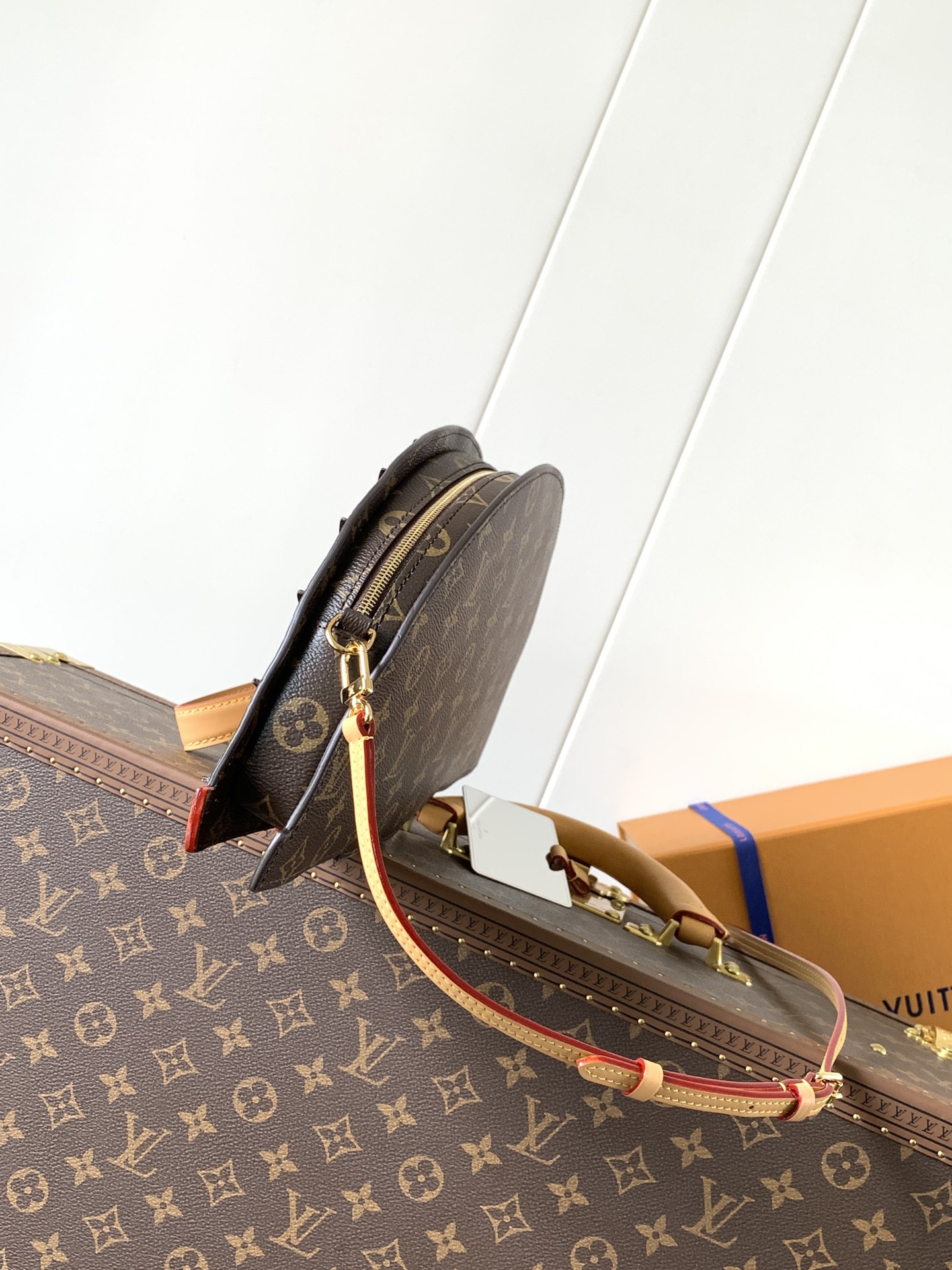 [TOP] Louis Vuitton LV Monogram Fan Handbag 19*6*37cm - Brown