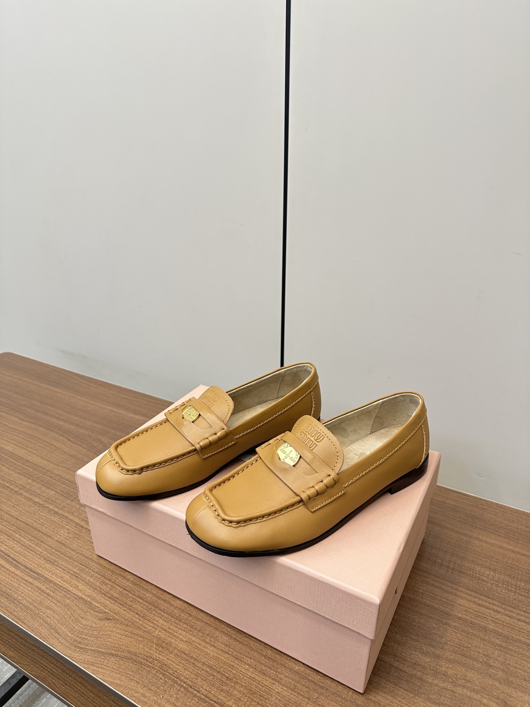 [TOP] Miu Miu Loafers - 2 Color