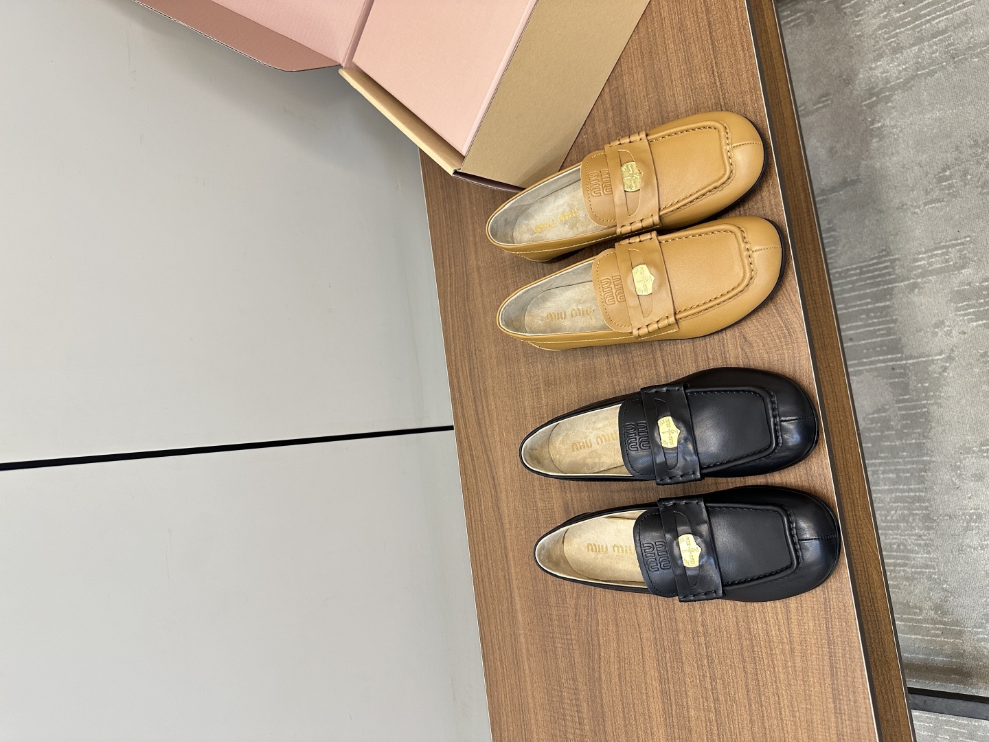 [TOP] Miu Miu Loafers - 2 Color