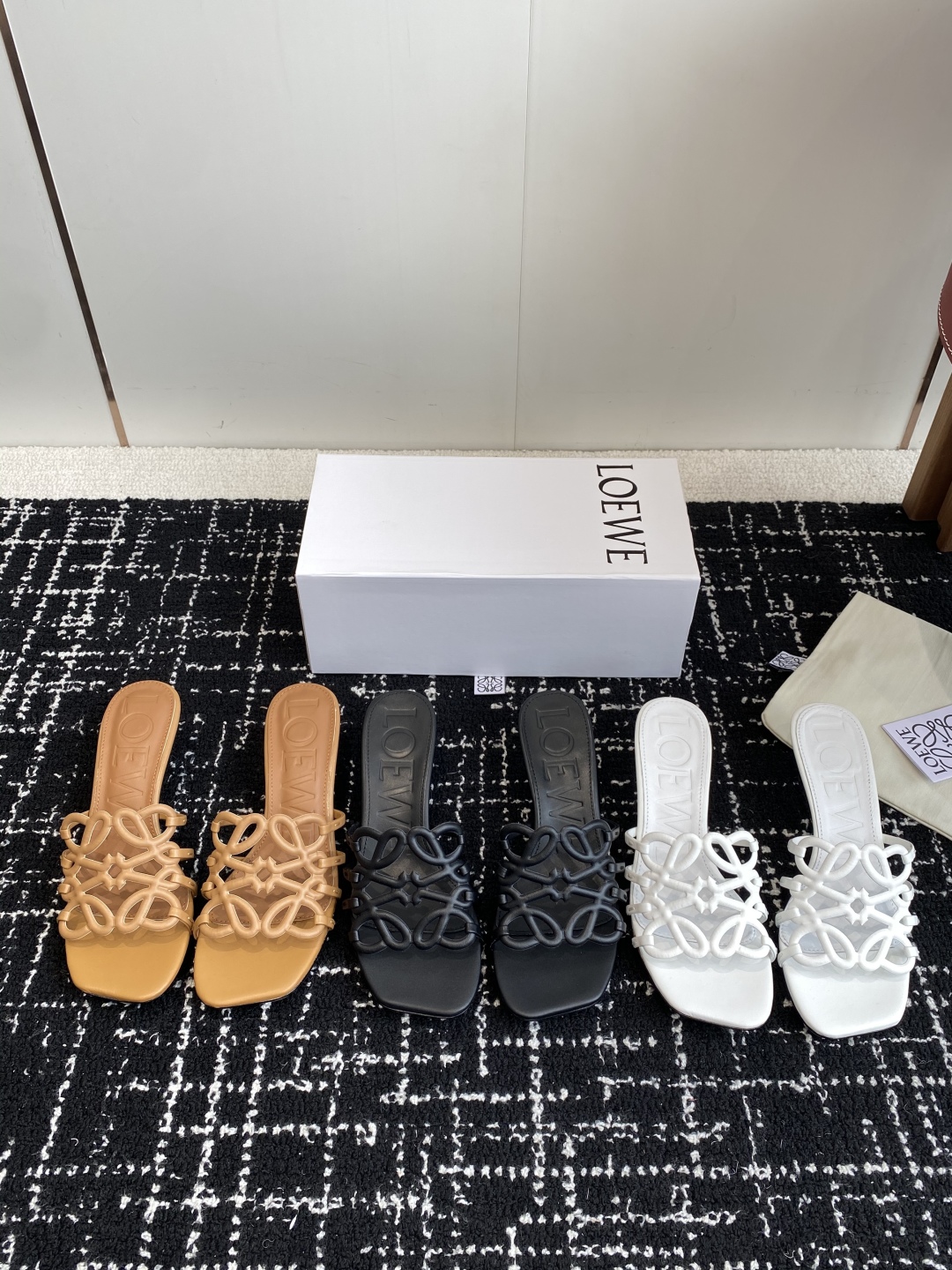 [TOP] LOEWE Slippers  - 3 Color