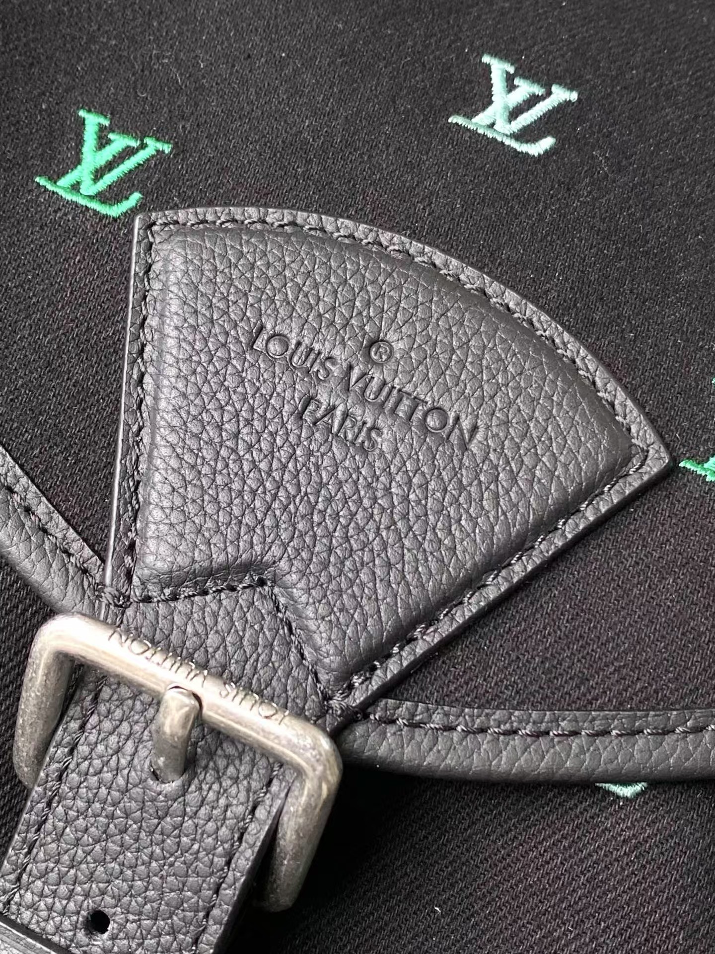 [TOP] Louis Vuitton LV  Backpack 32 × 40 × 19 cm - Black