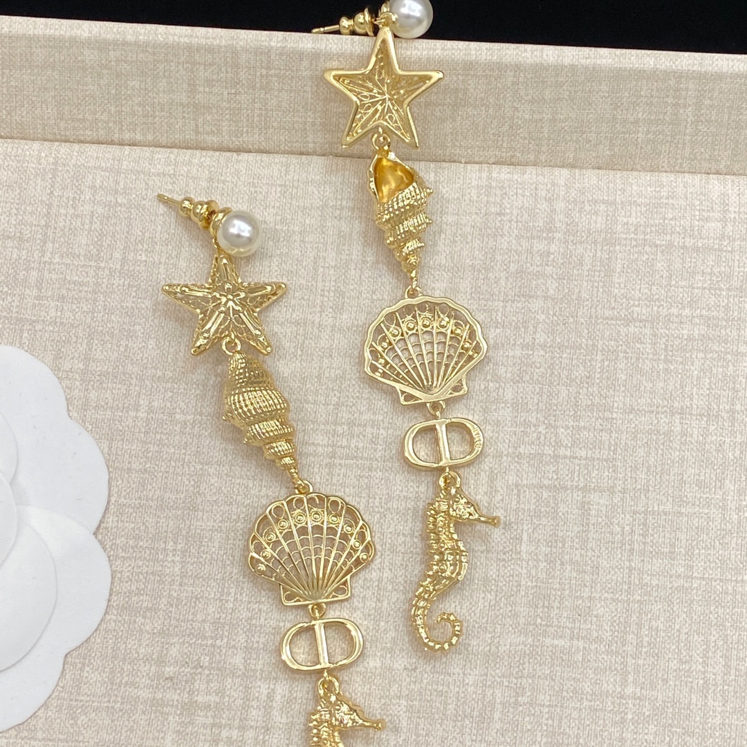 [TOP] Christian Dior Earrings - Gold