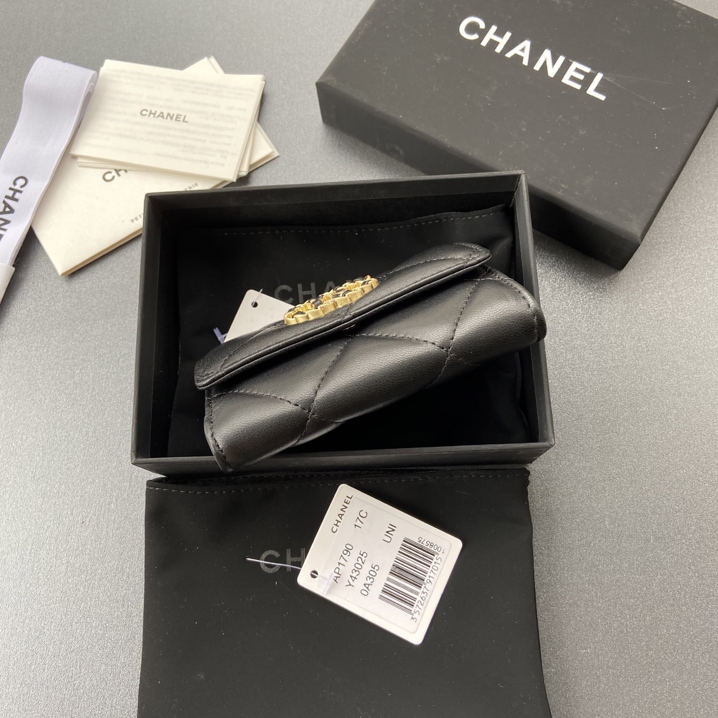 [TOP] CHANEL Card Holder Lambskin 11x7cm - Black