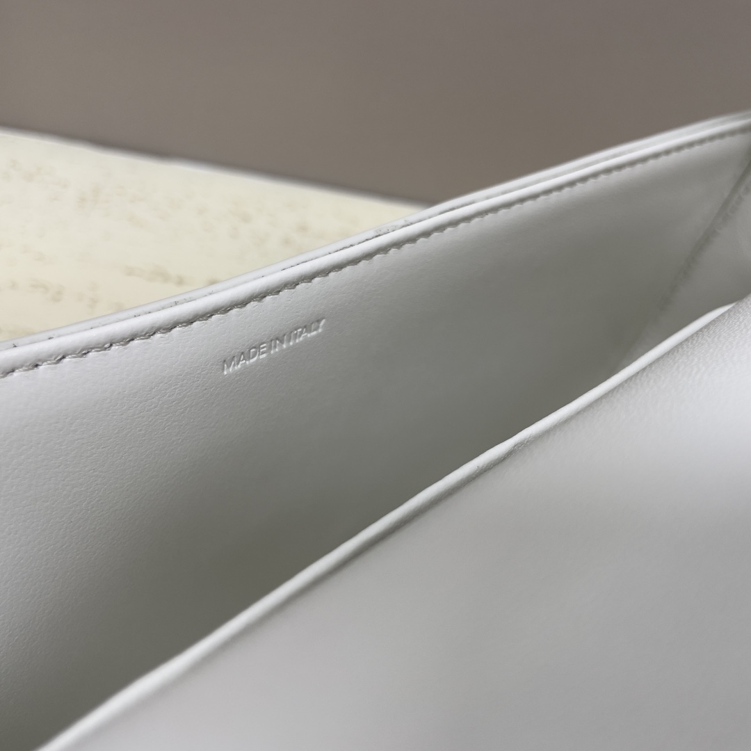 [TOP] CELINE LOLA Baguette Bag Calfskin 28x12×5cm - 2 Colour