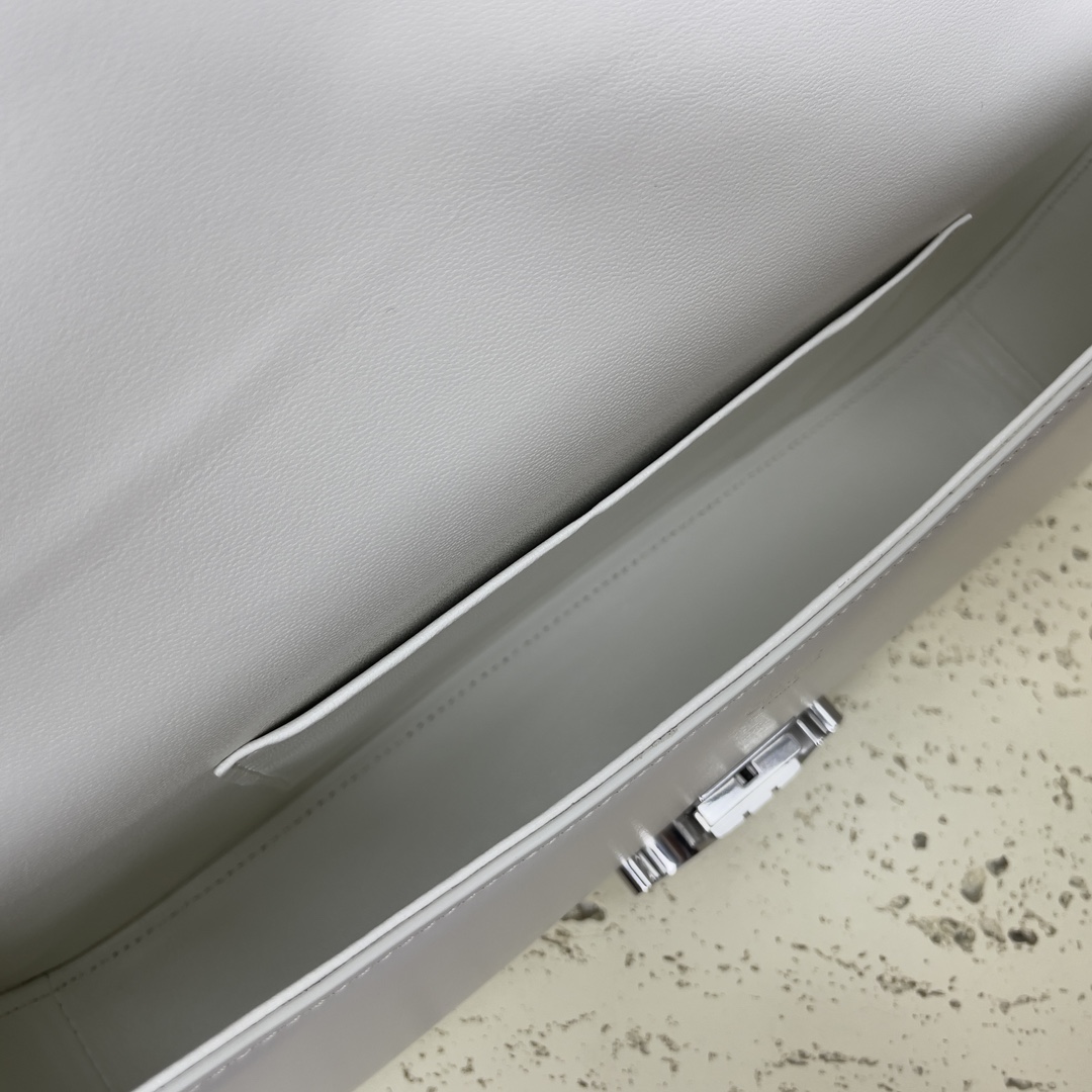 [TOP] CELINE LOLA Baguette Bag Calfskin 28x12×5cm - 2 Colour