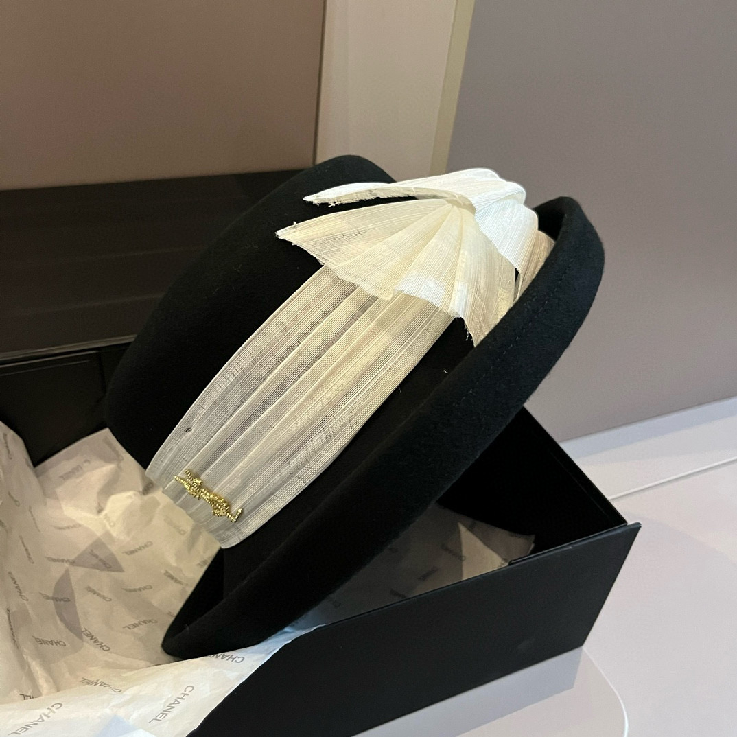 [TOP] Yves Saint Laurent YSL Wool Flat Top Hat - Black