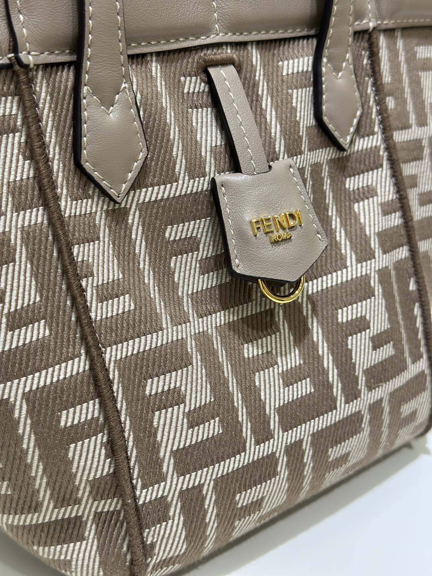 [TOP] FENDI Origami Folding Bag 15*15*19cm - Brown