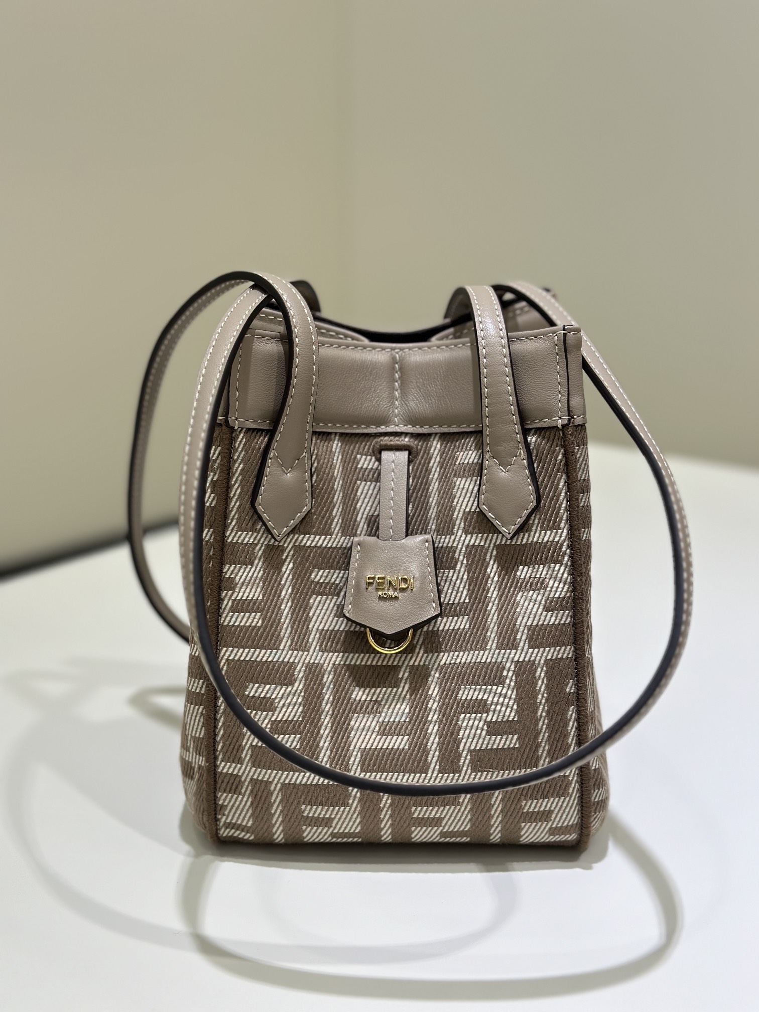 [TOP] FENDI Origami Folding Bag 15*15*19cm - Brown