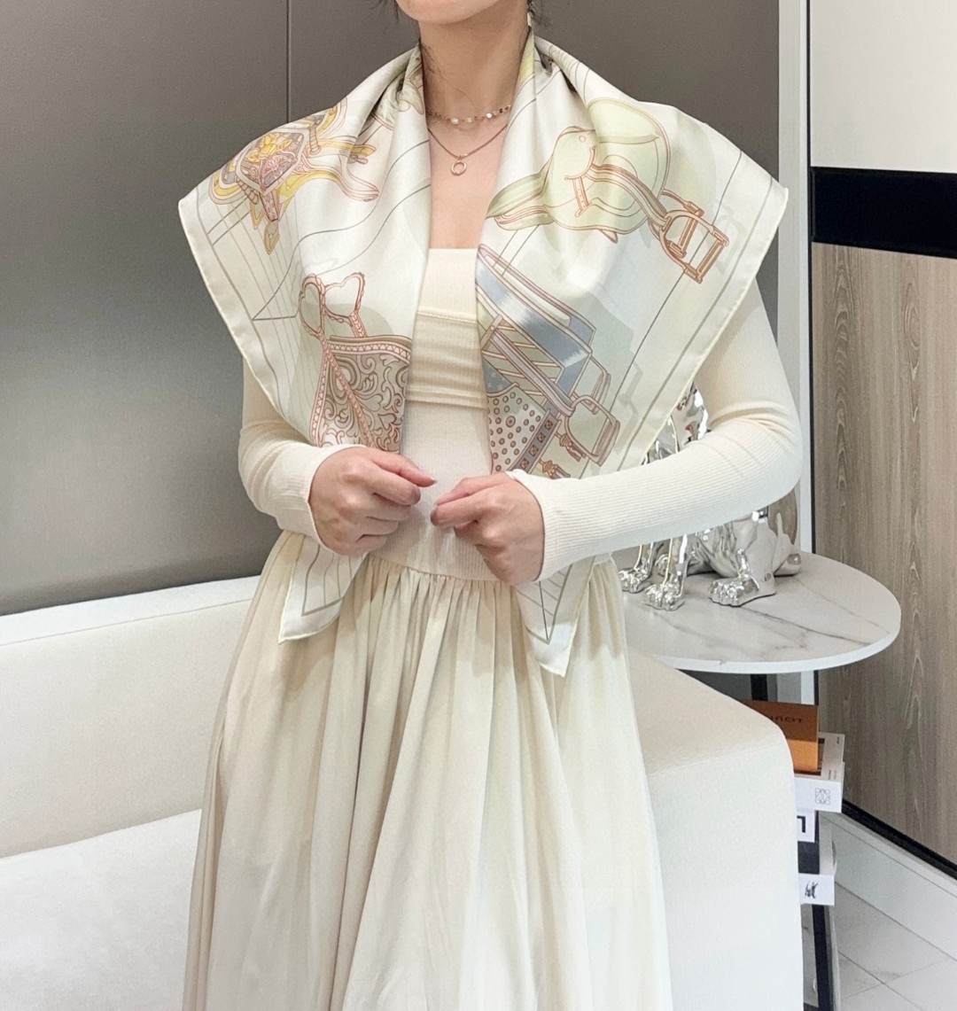 [TOP] HERMES Silk Handkerchief 88.5*88.5cm - 4 Colors