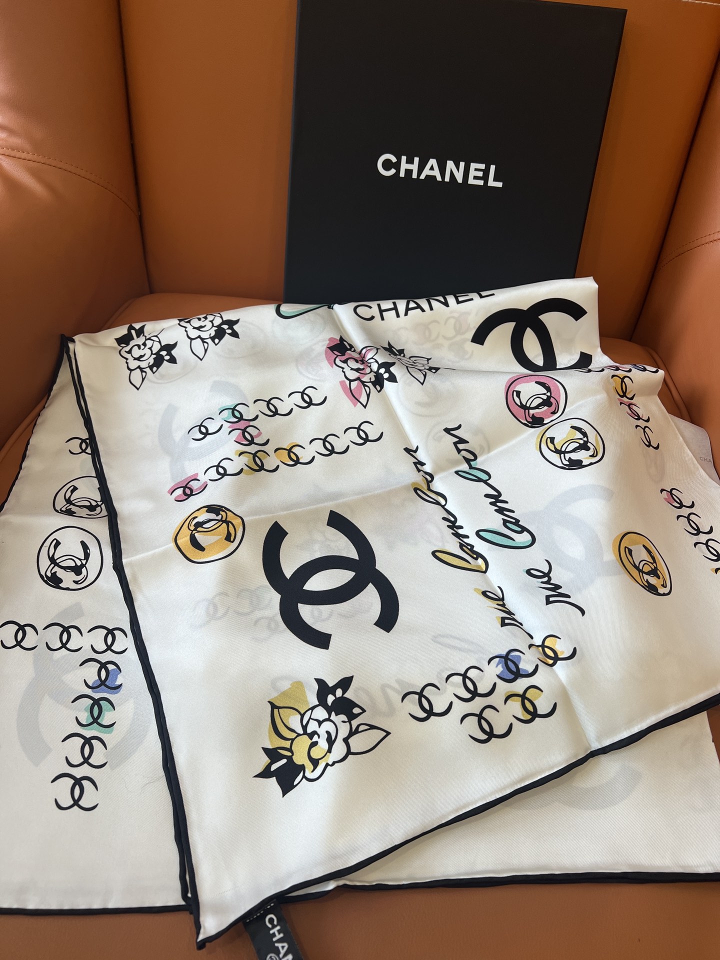 [TOP] CHANEL CC Scarf 90x90cm - White