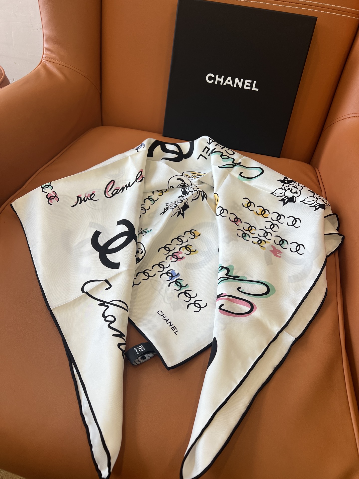 [TOP] CHANEL CC Scarf 90x90cm - White