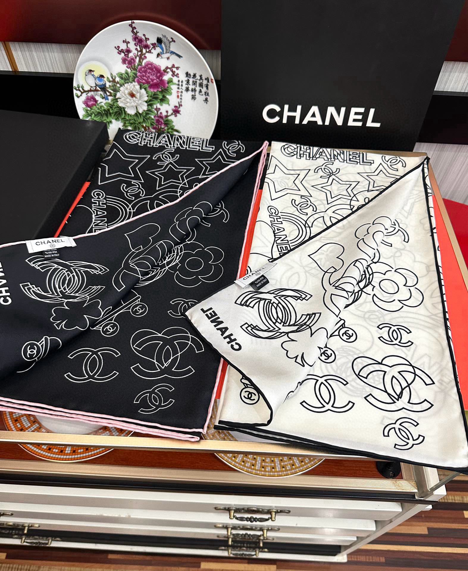 [TOP] Chanel Silk Scarf 90x90cm - 2 Colors