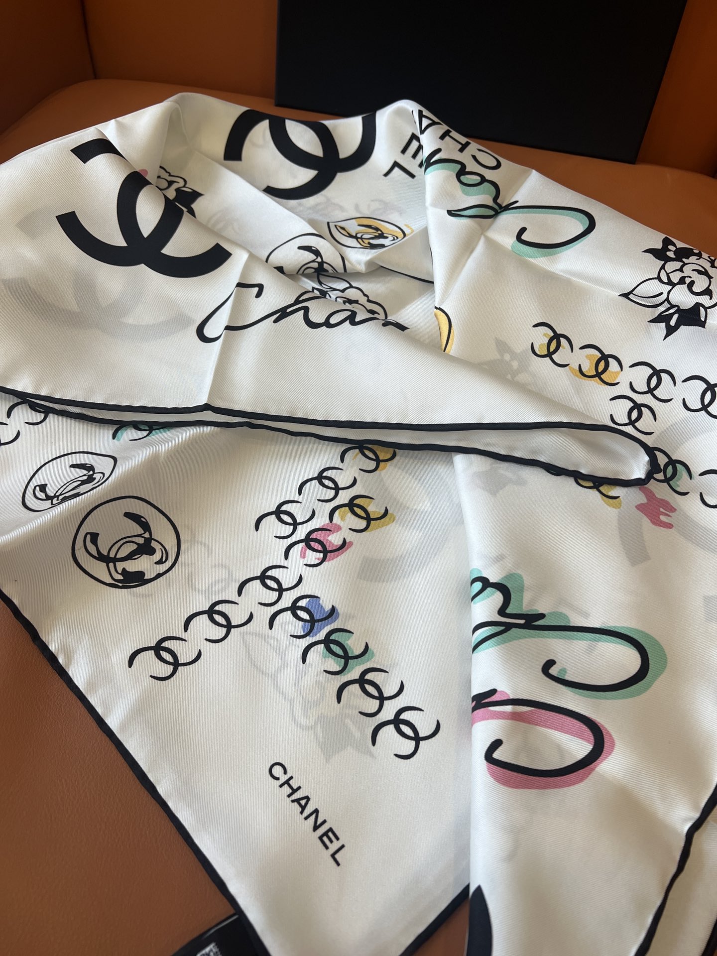 [TOP] CHANEL CC Scarf 90x90cm - White