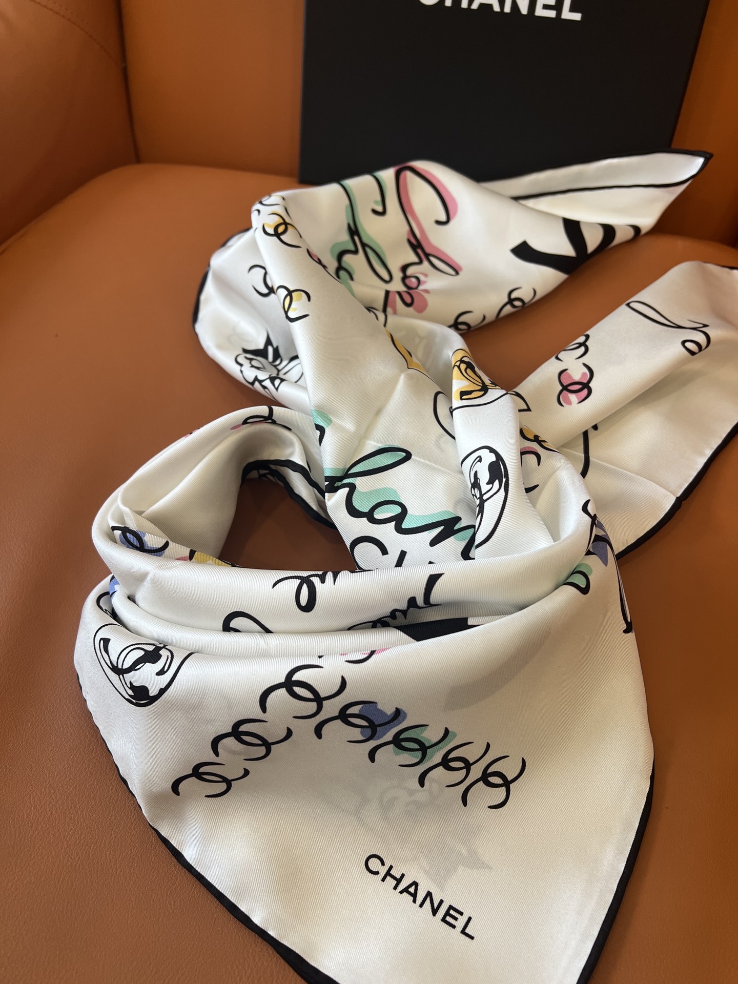 [TOP] CHANEL CC Scarf 90x90cm - White