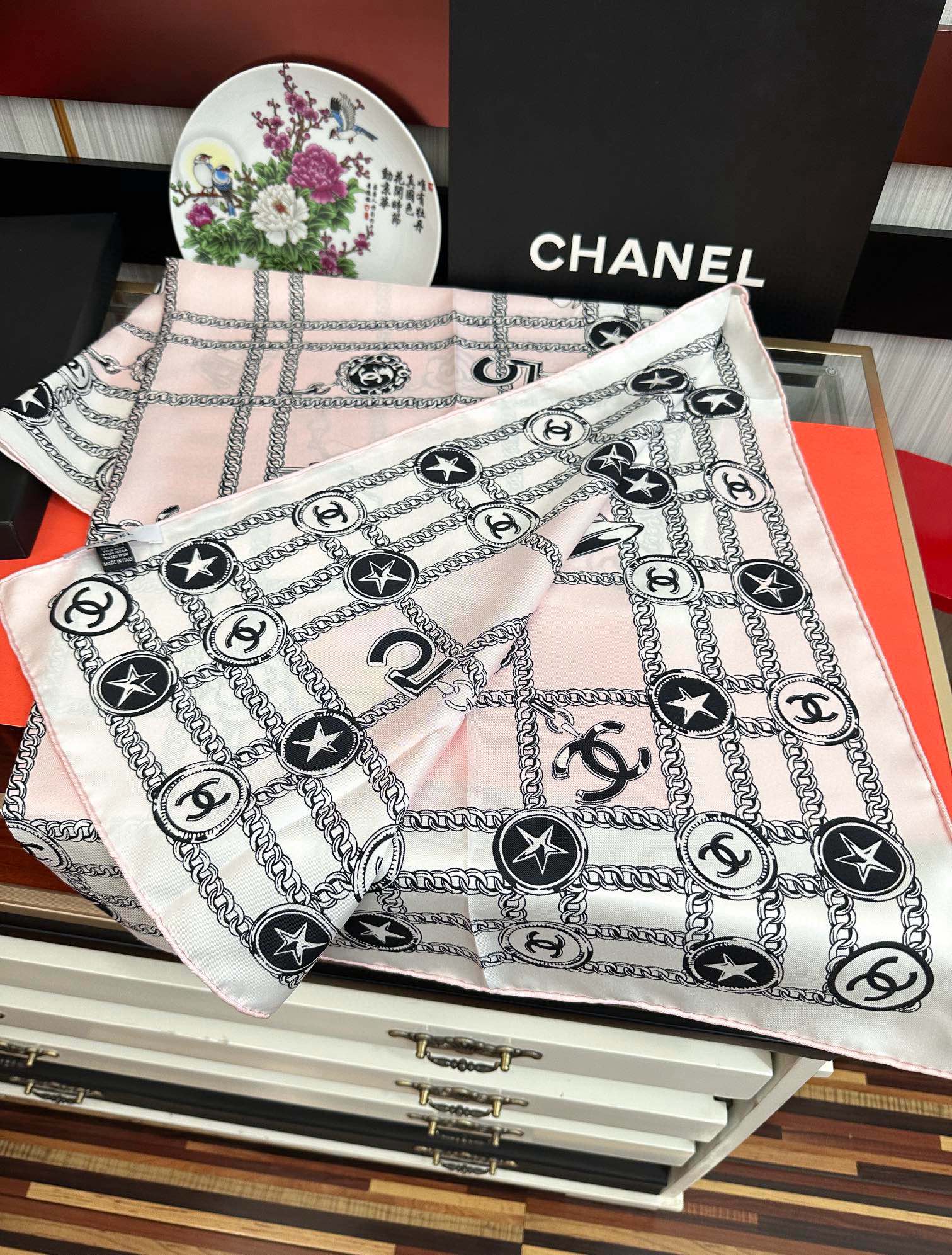 [TOP] CHANEL Kerchief 90x90CM - 2 Colors