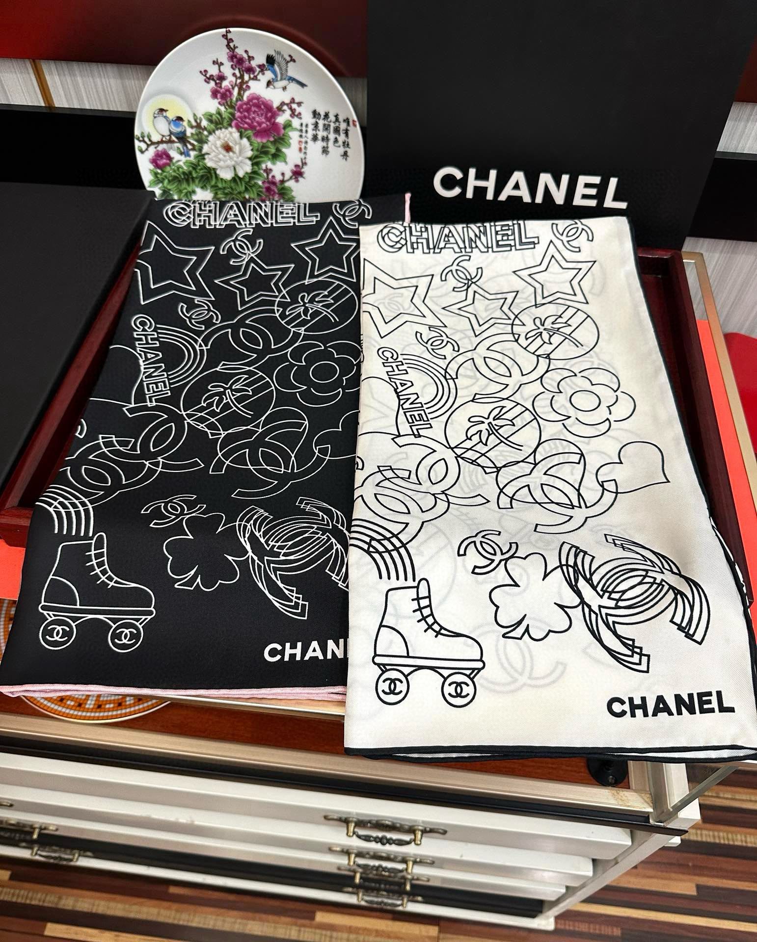 [TOP] Chanel Silk Scarf 90x90cm - 2 Colors