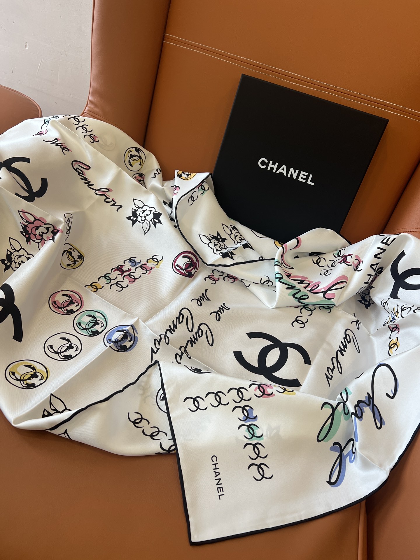 [TOP] CHANEL CC Scarf 90x90cm - White