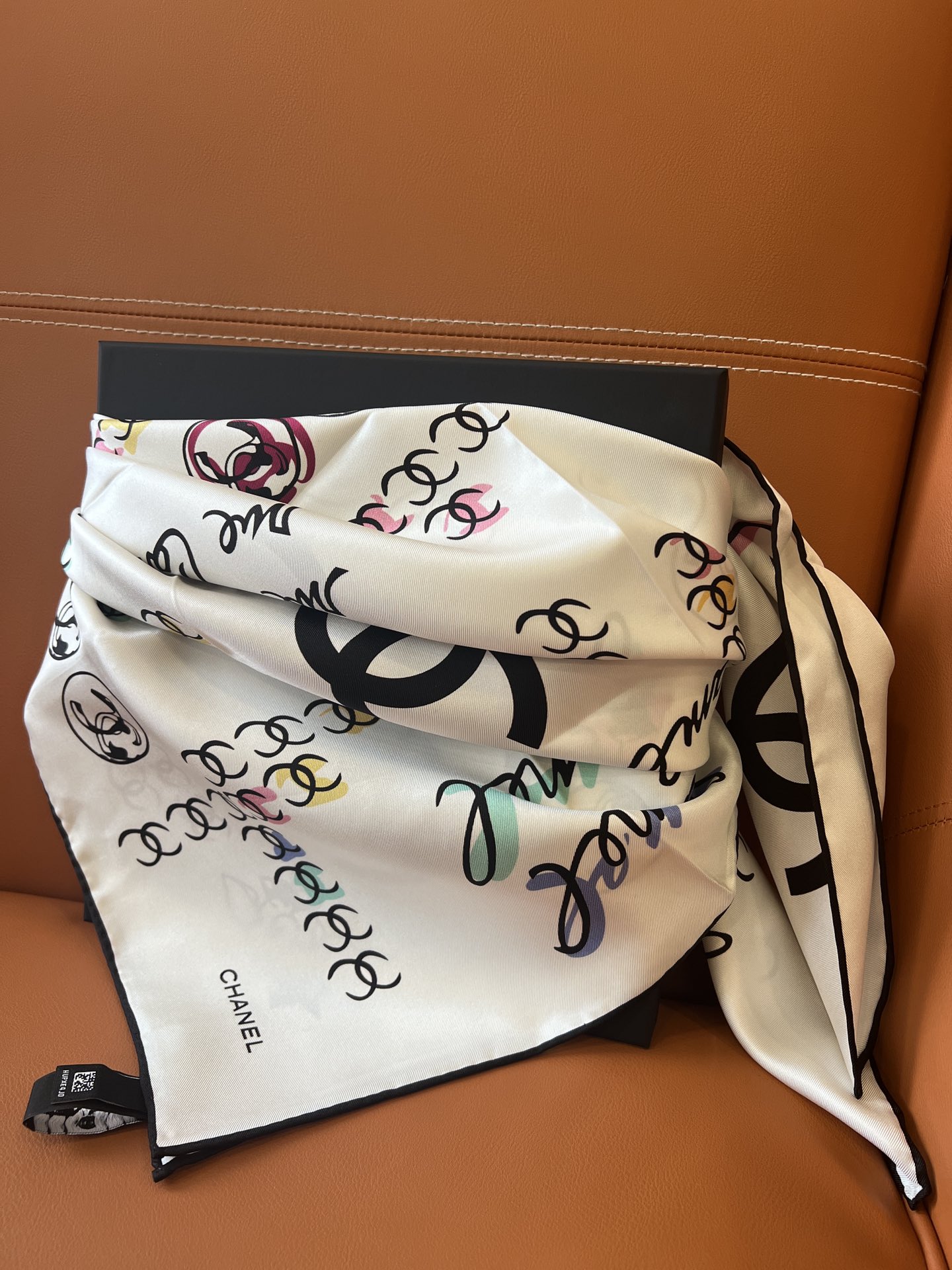 [TOP] CHANEL CC Scarf 90x90cm - White