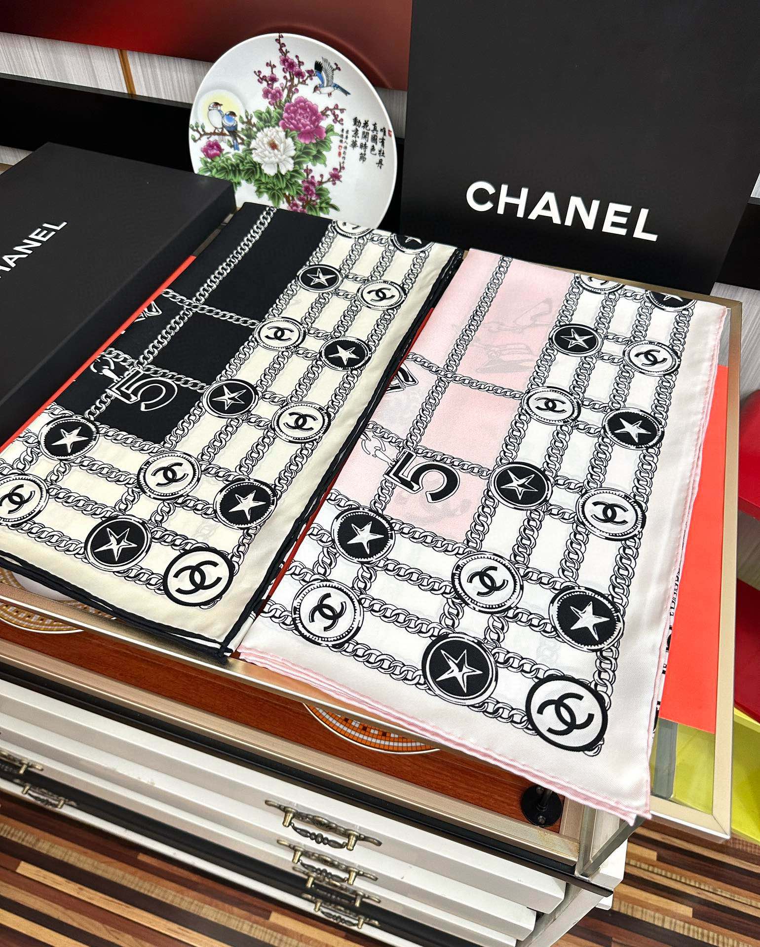 [TOP] CHANEL Kerchief 90x90CM - 2 Colors