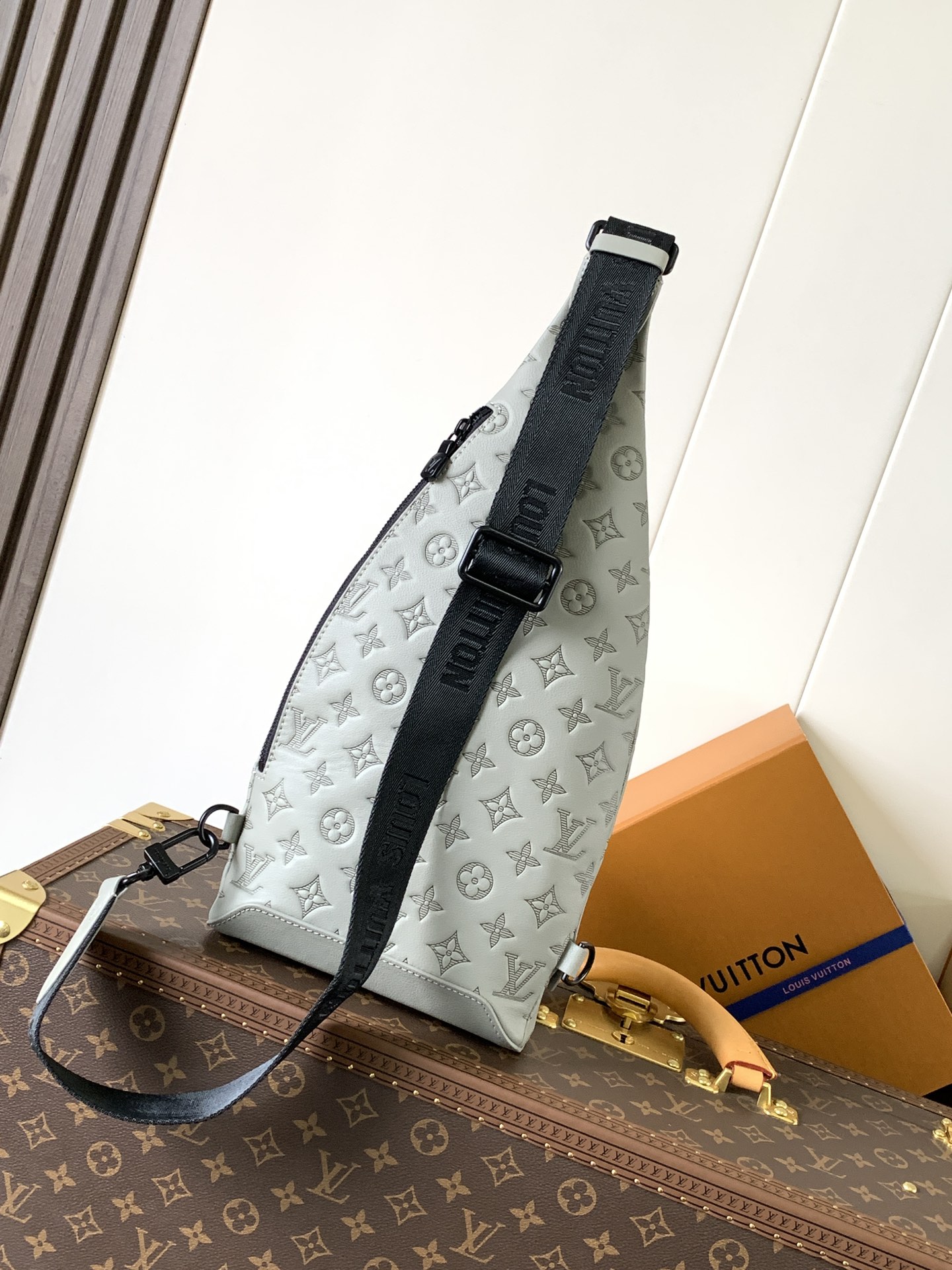 [TOP] Louis Vuitton LV Men's Duo Shoulder Bag Monogram Canvas and Taïga Calfskin Leather 20 x 42 x 6cm - Gray
