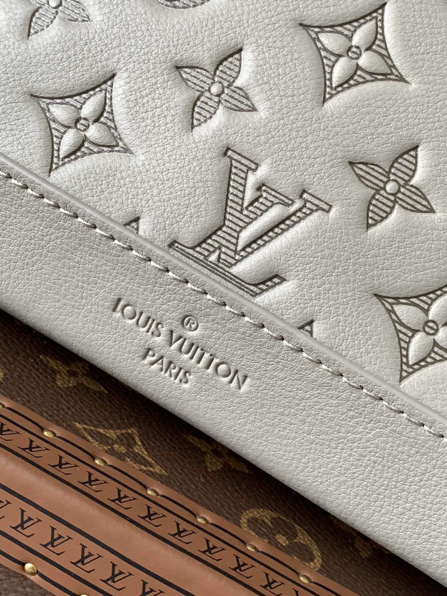 [TOP] Louis Vuitton LV Men's Duo Shoulder Bag Monogram Canvas and Taïga Calfskin Leather 20 x 42 x 6cm - Gray