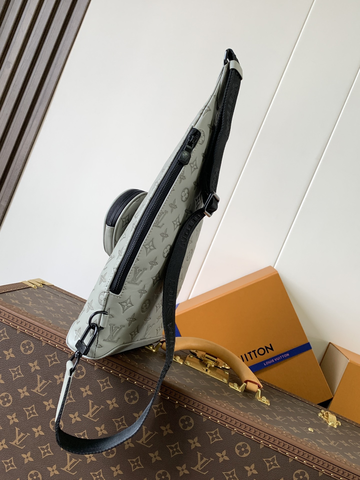 [TOP] Louis Vuitton LV Men's Duo Shoulder Bag Monogram Canvas and Taïga Calfskin Leather 20 x 42 x 6cm - Gray