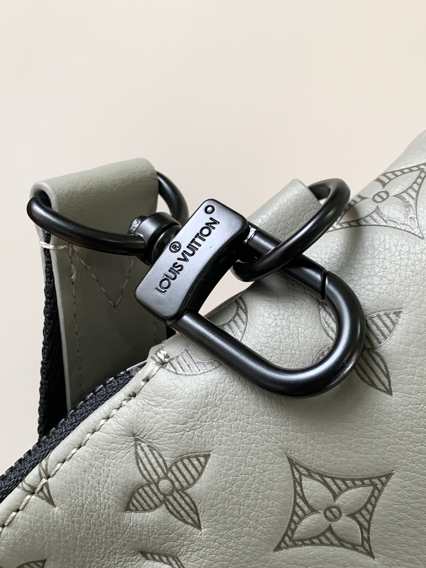 [TOP] Louis Vuitton LV Men's Duo Shoulder Bag Monogram Canvas and Taïga Calfskin Leather 20 x 42 x 6cm - Gray