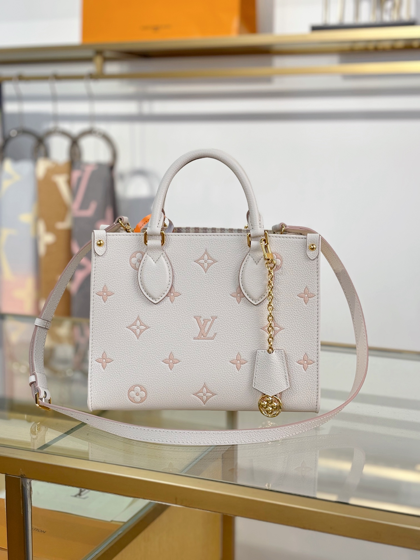 [TOP] Louis Vuitton LV  On The Go Small Handbag 25x19x11.5cm - White