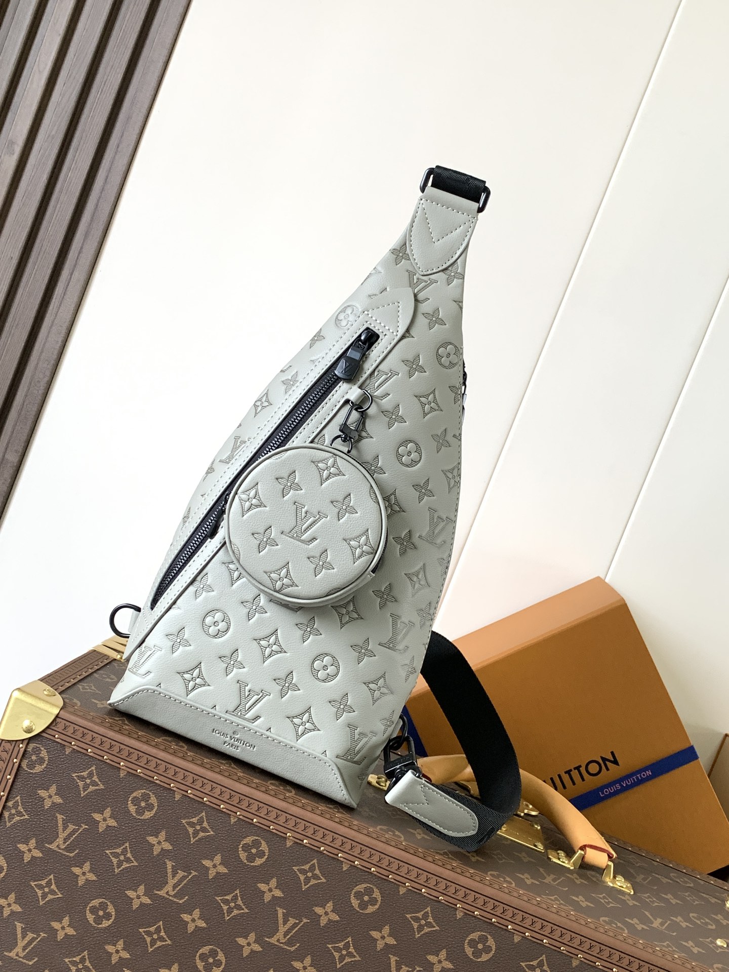 [TOP] Louis Vuitton LV Men's Duo Shoulder Bag Monogram Canvas and Taïga Calfskin Leather 20 x 42 x 6cm - Gray
