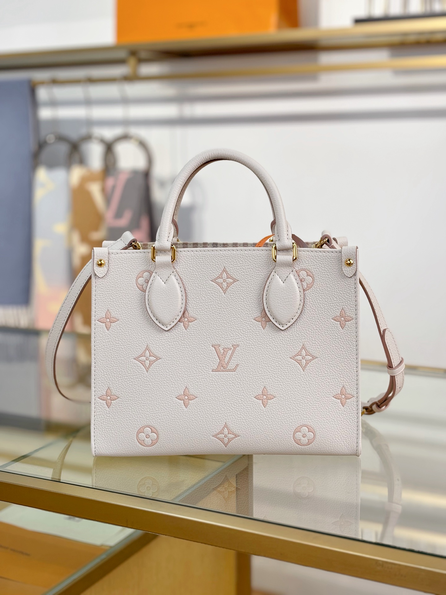 [TOP] Louis Vuitton LV  On The Go Small Handbag 25x19x11.5cm - White
