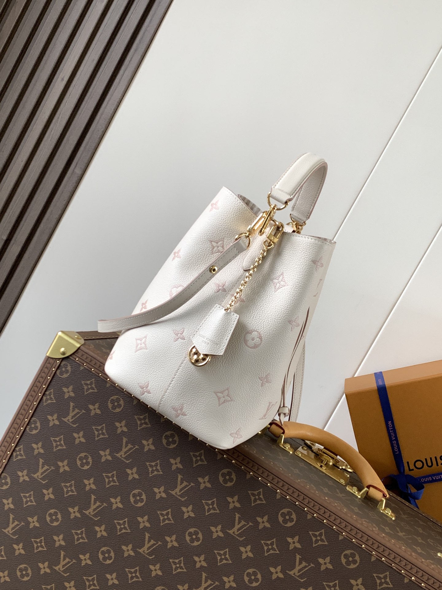 [TOP] Louis Vuitton LV NeoNoe Medium-Sized Handbag 26*17.5*26cm - White