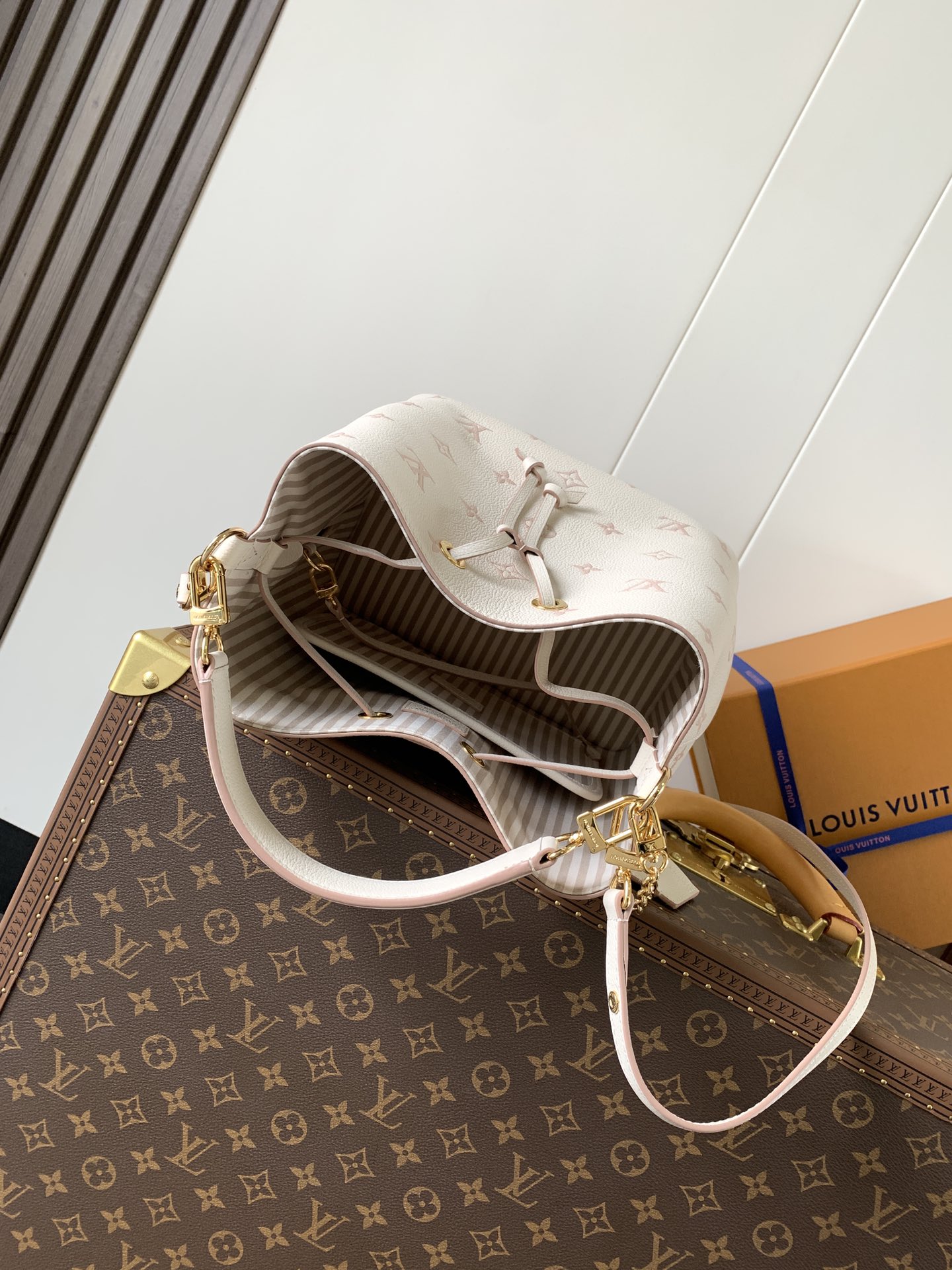 [TOP] Louis Vuitton LV NeoNoe Medium-Sized Handbag 26*17.5*26cm - White