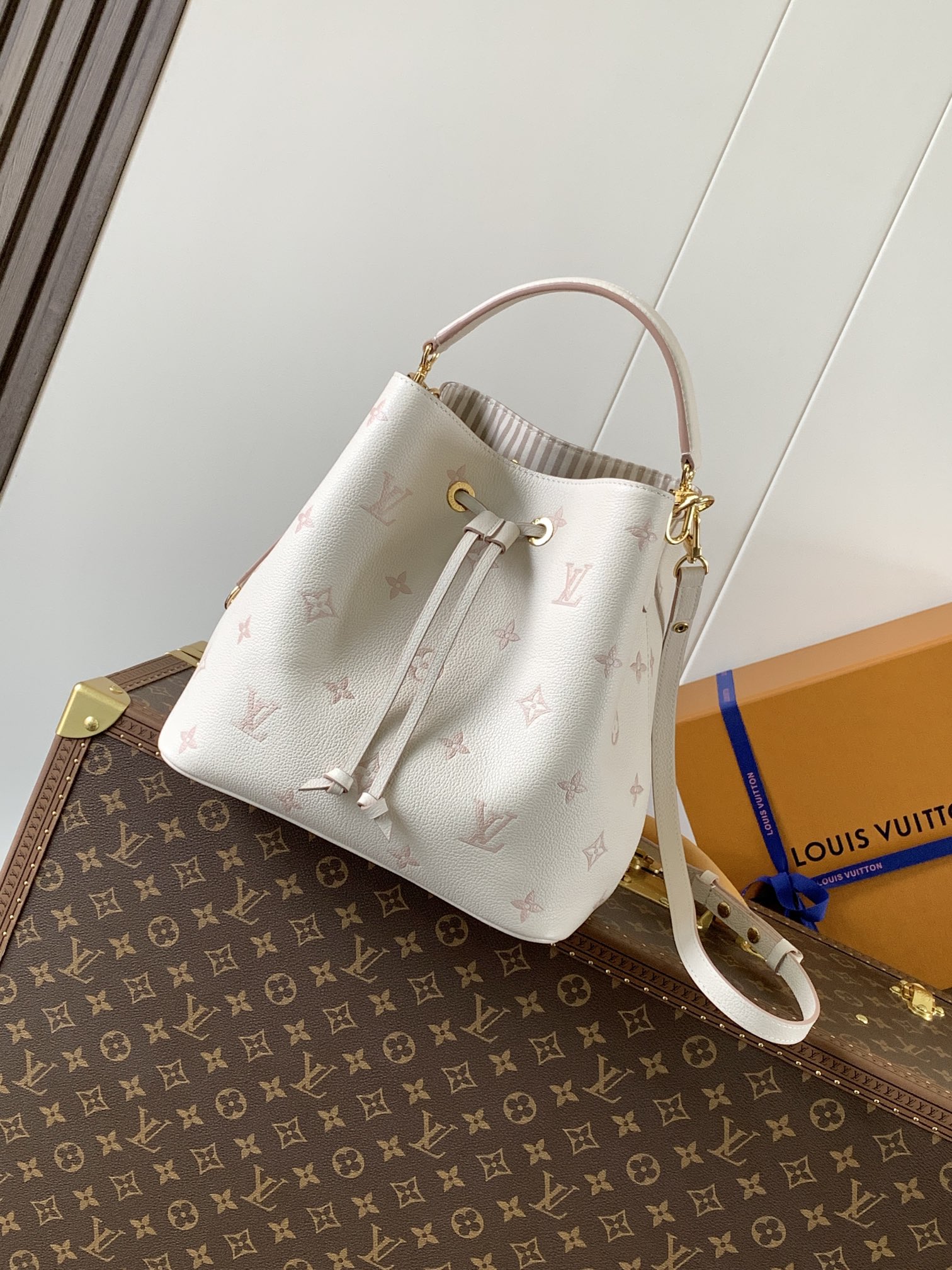 [TOP] Louis Vuitton LV NeoNoe Medium-Sized Handbag 26*17.5*26cm - White