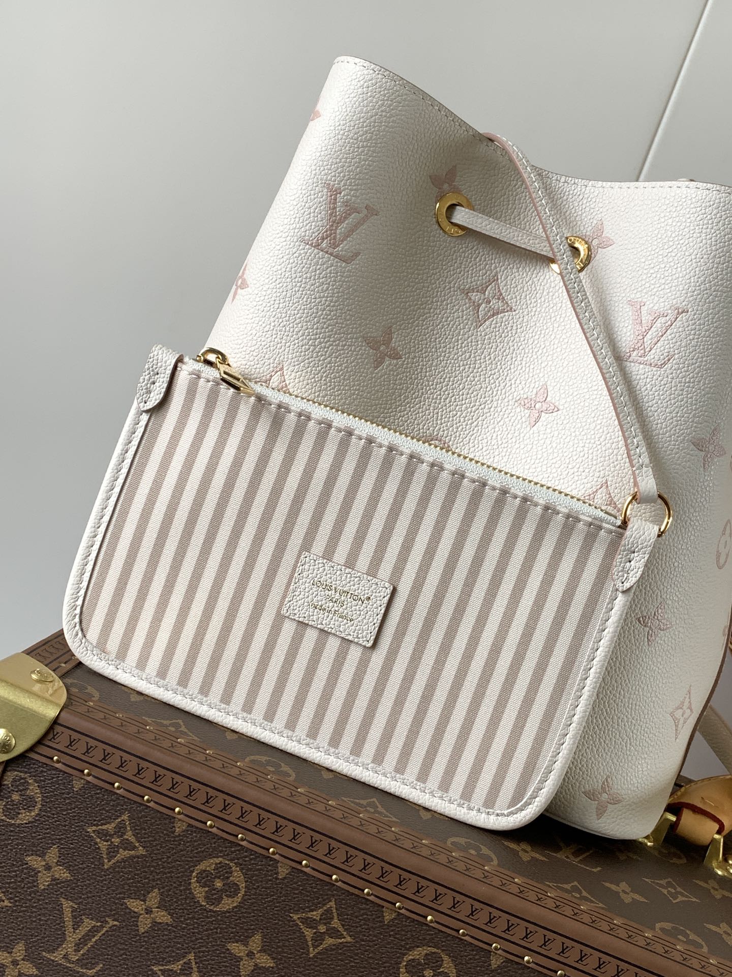 [TOP] Louis Vuitton LV NeoNoe Medium-Sized Handbag 26*17.5*26cm - White