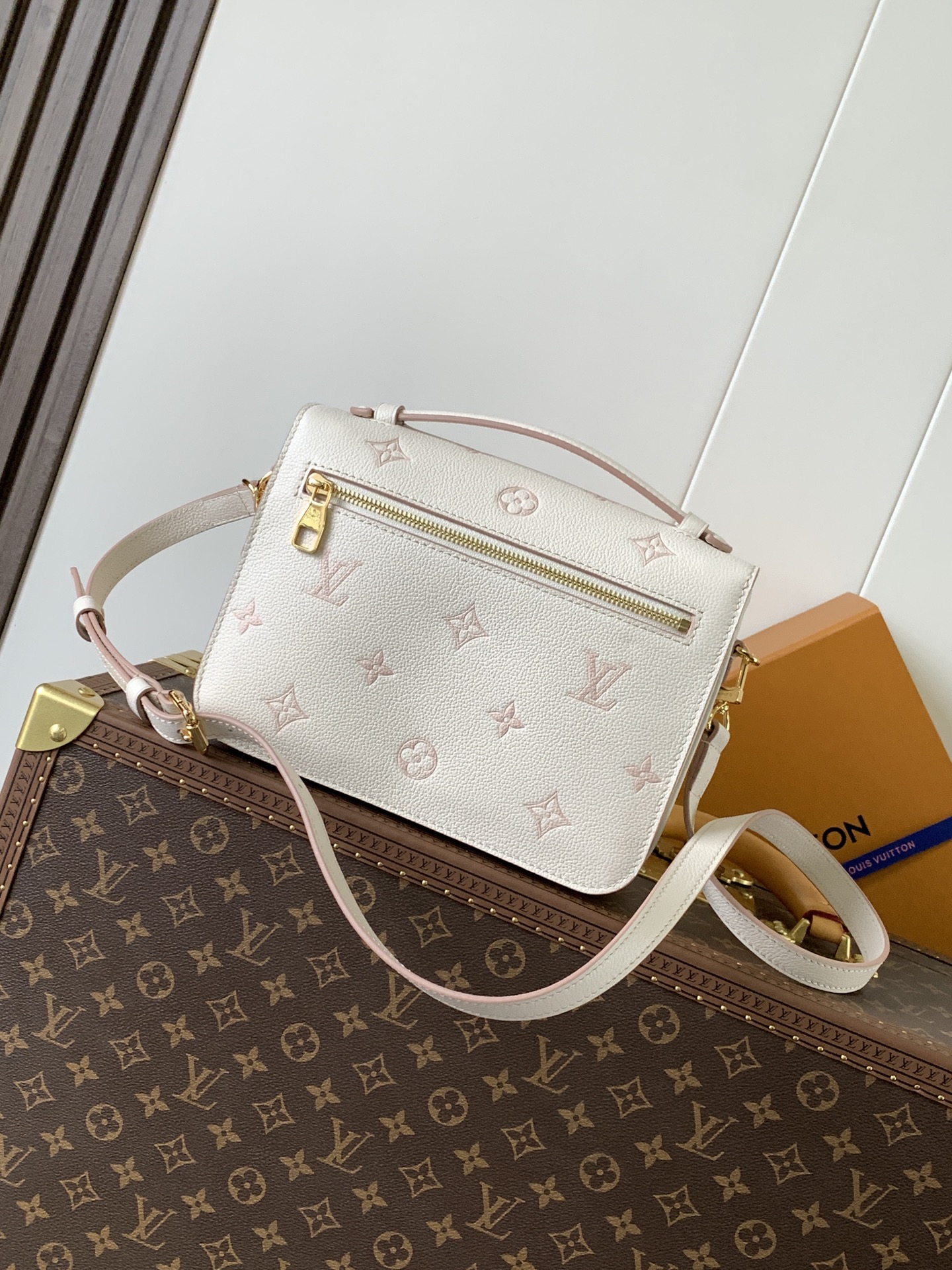 [TOP] Louis Vuitton LV Pochette Métis Bag 25*19*7cm - White&GHW