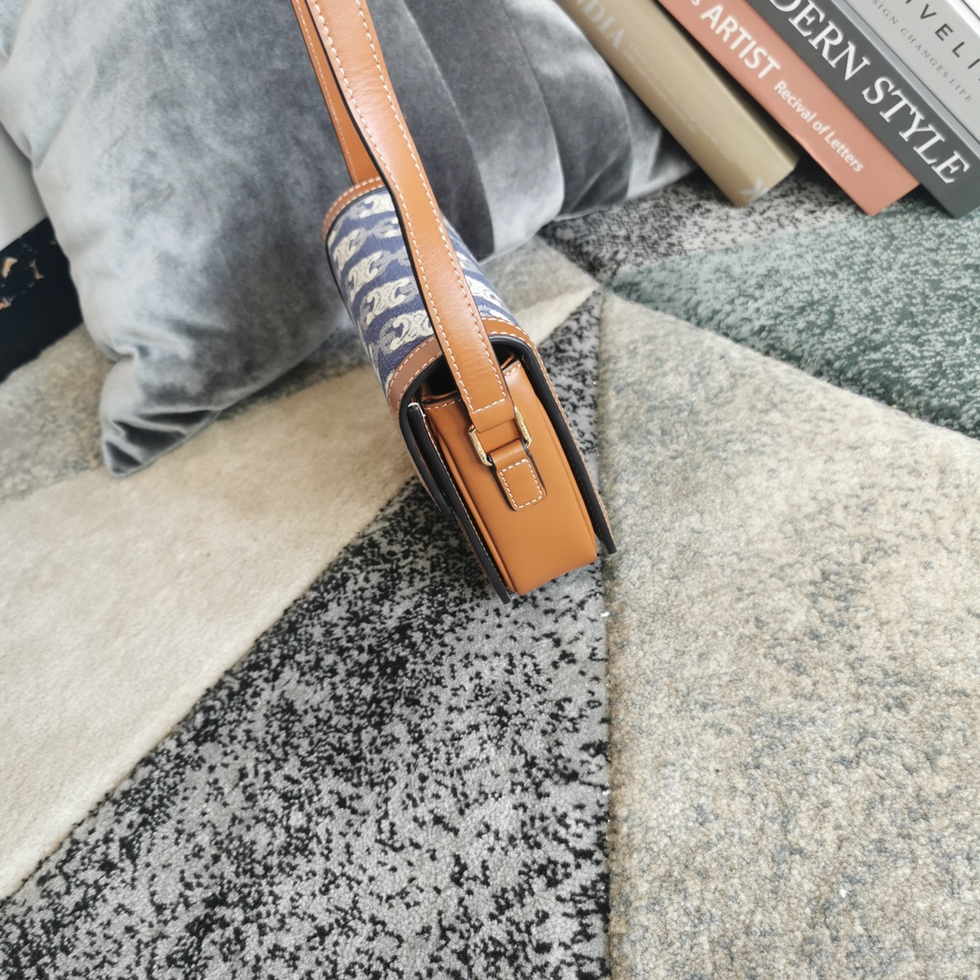 [TOP] CELINE Triomphe Bag Linen Patchwork 18.5x14x6cm - White/Blue