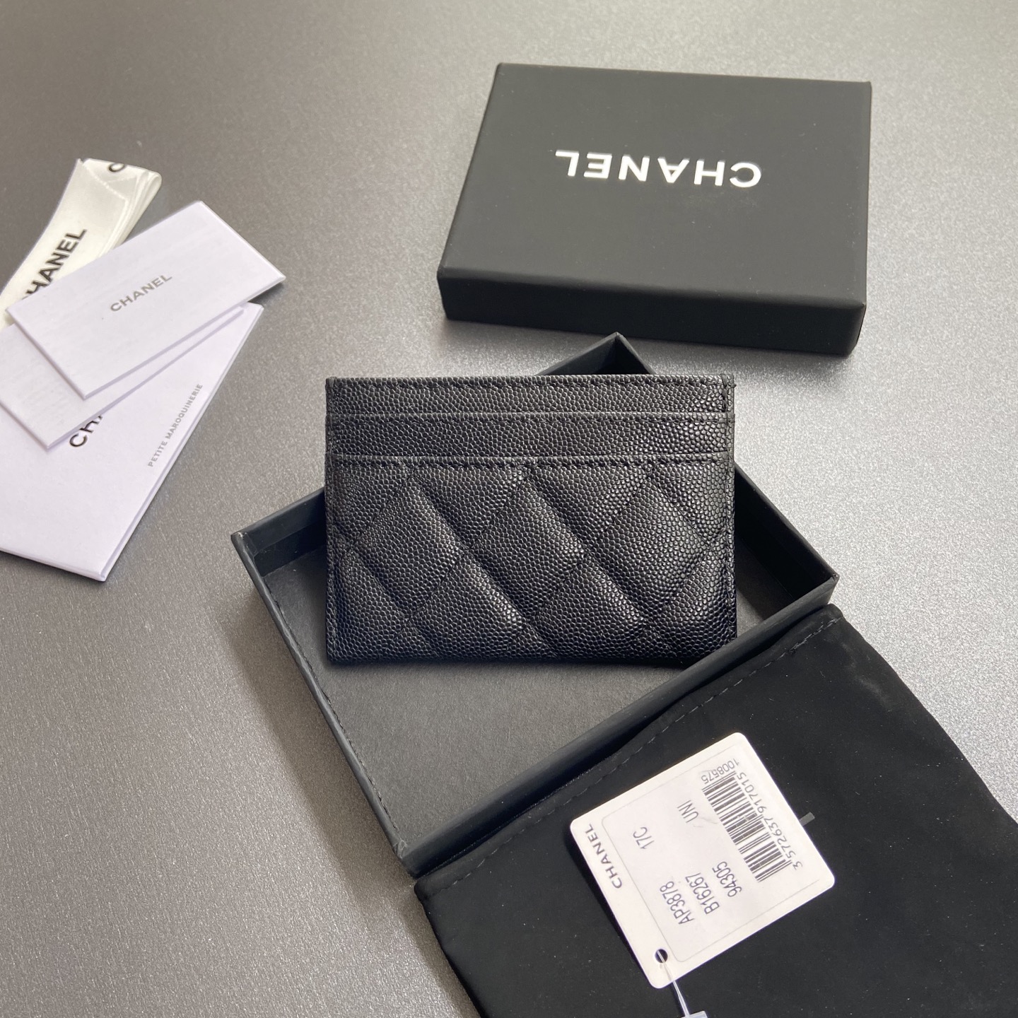 [TOP] CHANEL Card Holder Calfskin 11x7.5cm - Black & GHW