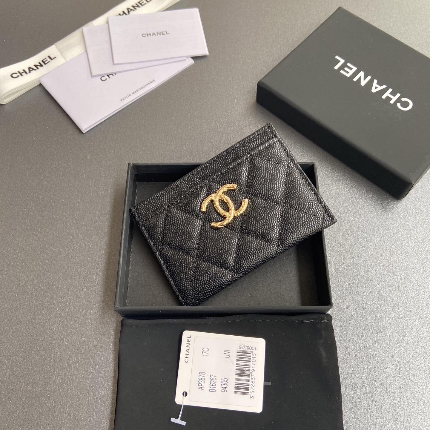 [TOP] CHANEL Card Holder Calfskin 11x7.5cm - Black & GHW